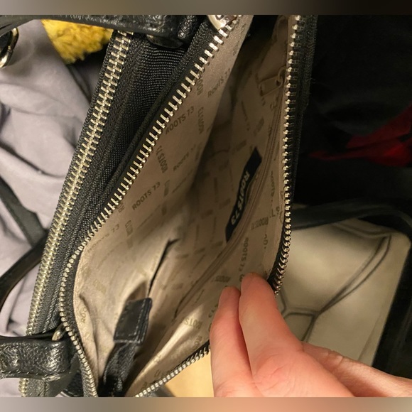 Roots 73 crossbody bag black with two main pockets and two small pockets - Picture 5 of 6